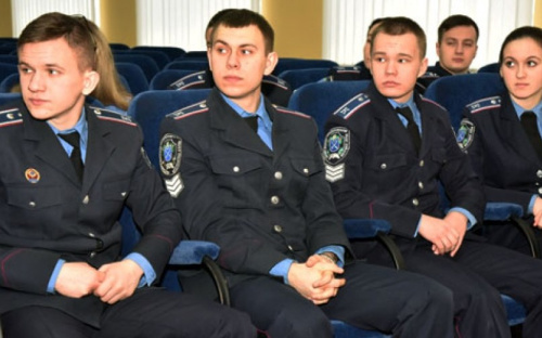 Курсанты из Днепра проходят стажировку в мариупольской полиции