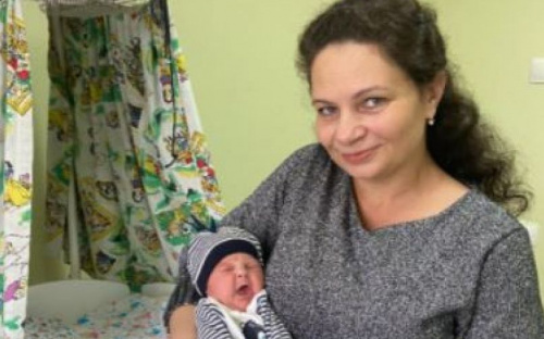 Не мог ни дышать, ни есть: в Мариуполе родился малыш, весом менее 2 кг