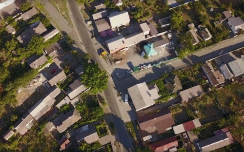 Мариупольские подростки из Молодежного центра осваивают квадрокоптер (ВИДЕО)