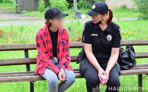 В Донбассе 16-летняя девушка через минные поля сбежала из оккупации в Украину