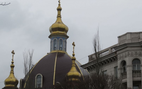 Купол Храма Покрова Божией Матери в Мариуполе украшают «золотом» (ФОТОФАКТ)