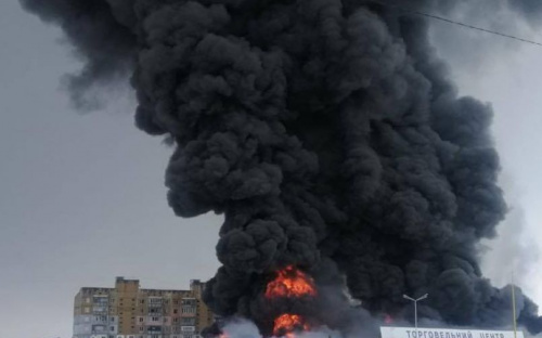В Николаевской области горит «Эпицентр»: спасатели эвакуируют людей (ДОПОЛНЕНО)