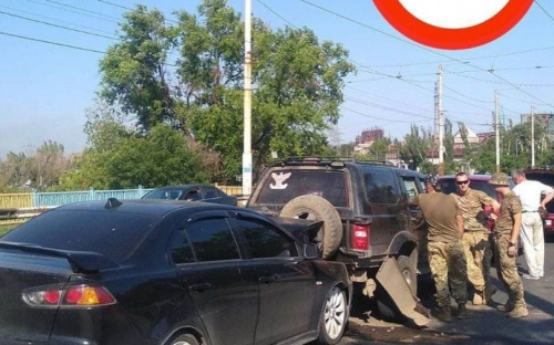 На мариупольском пост-мосту столкнулись четыре автомобиля