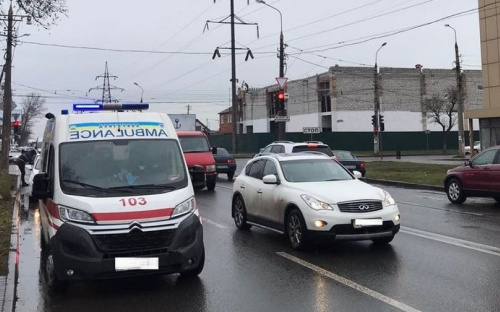В Мариуполе машина скорой помощи не довезла пациента до больницы из-за ДТП