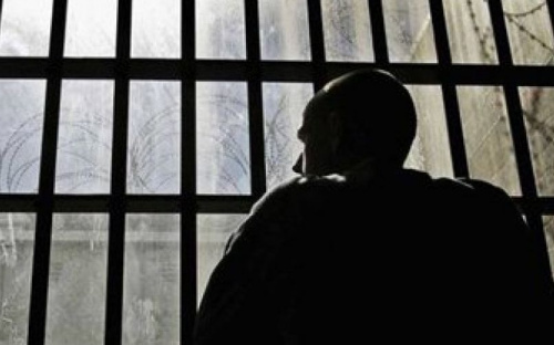 На Донетчине мужчина убил знакомых маникюрными ножницами, ножом и ножкой от стула
