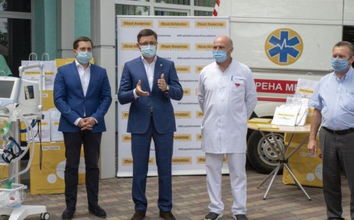 Фонд Рината Ахметова передал Мариуполю аппараты искусственной вентиляции легких (ФОТО)