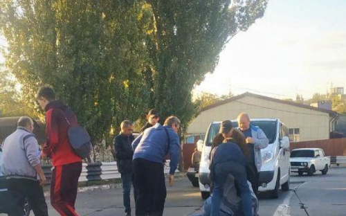 В Мариуполе сбили женщину на «зебре». Понадобилась помощь медиков