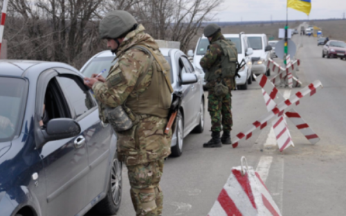 По всей Украине устанавливают блокпосты. Как нужно себя вести, чтобы вас не приняли за диверсанта?