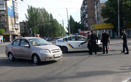 В центре Мариуполя произошло ДТП с участием патрульных (ДОПОЛНЕНО ВИДЕО)