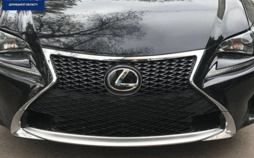 В Мариуполе водителя «Lexus» оштрафовали за отсутствие номерного знака