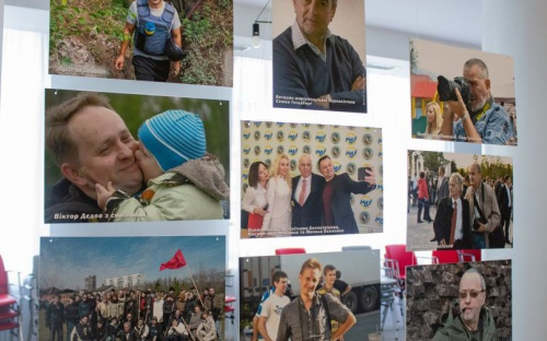 Ко Дню журналиста в Мариуполе открыли фотовыставку