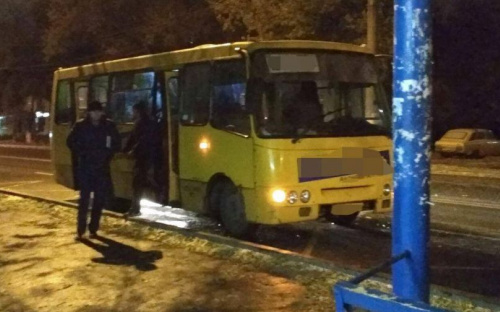 Салон маршрутки в Мариуполе залило горячей жидкостью. Автобус вышел на линию с поломкой (ФОТО)