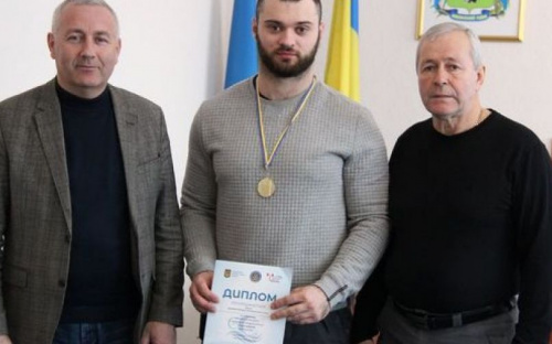 В Мариупольском районе появится секция по пауэрлифтингу