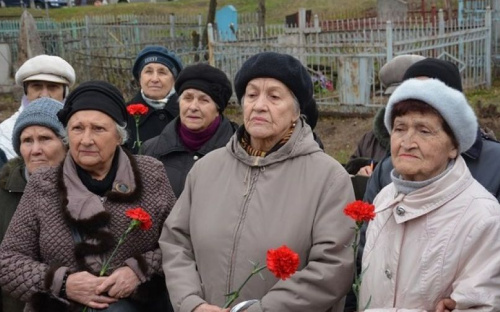В Мариуполе перезахоронили останки советского солдата, найденные в Театральном сквере (ФОТО)