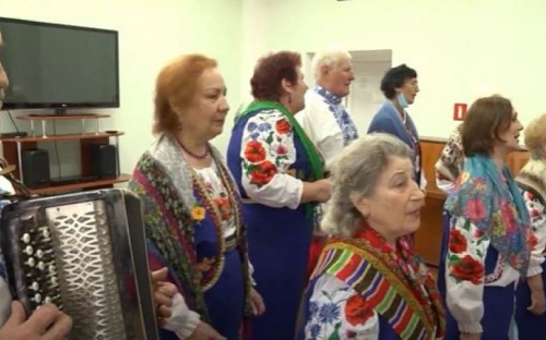 Мариупольские ветераны-металлурги принимали поздравления