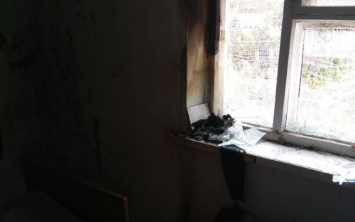 Мариупольцы самостоятельно потушили пожар, в котором пострадала женщина (ФОТО)