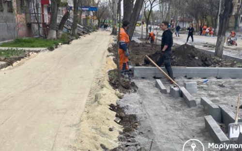 В центре Мариуполя восстанавливают дорогу: на каком этапе работы?