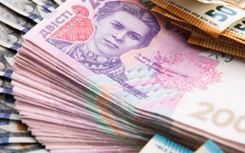 В Украине ввели в обращение новые банкноты номиналом 20 и 200 гривен