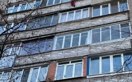 В многоэтажке Мариуполя затопило подвал: люди задыхаются от запаха нечистот