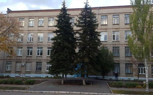 Новая украинская школа: в мариупольской гимназии № 2 препятствуют проведению родительского собрания (ФОТО+ДОПОЛНЕНО)