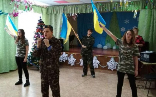 Слабослышащие дети в Мариуполе «перепели» языком жестов популярные песни