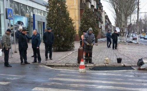Латочный ремонт дорог в Мариуполе готовы проводить в любое время года (ФОТО)