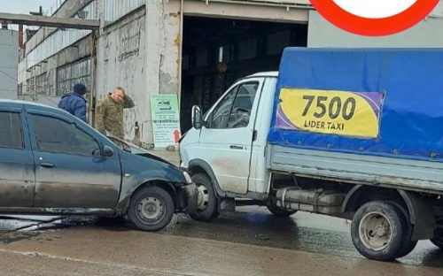 В Мариуполе водитель «Dacia» вылетел на «встречку» и врезался в «Газель»