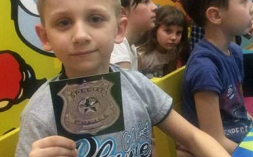 Маленькие мариупольцы получили «жетоны полиции» за знание правил дорожного движения