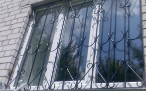 Мариупольские спасатели обнаружили в запертом доме труп мужчины