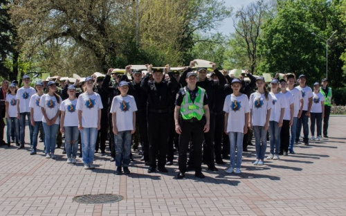 Мариупольцы поддержали всеукраинскую акцию по безопасности на дорогах (ФОТО)