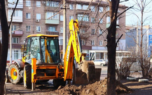 Мариупольские многоэтажки подключили к новому водоводу и заменили аварийную трубу