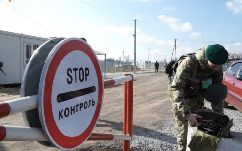 На Донетчине на КПВВ пресекли взятку и контрабанду на тысячи гривен
