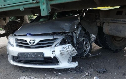 На трассе под Мариуполем автомобиль с детьми попал под «КамАЗ»
