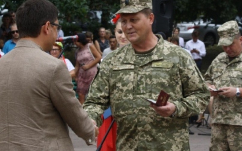Мэру Мариуполя вручили «Знак почета» от Минобороны (ФОТО)