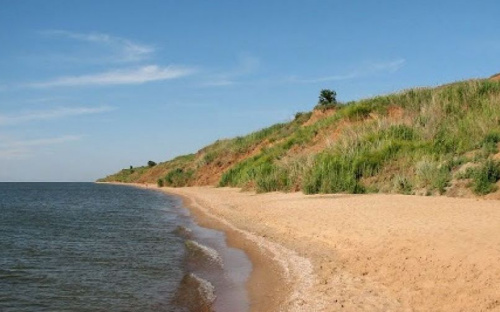 Под Мариуполем чиновник разрешил строительство домов у моря на землях природного парка