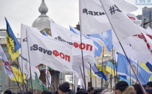Задержания и слезоточивый газ: возле Верховной Рады Украины – столкновение полиции и предпринимателей