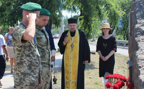 В Мариуполе почтили память пограничников, попавших в засаду боевиков в 2014 году (ФОТО)