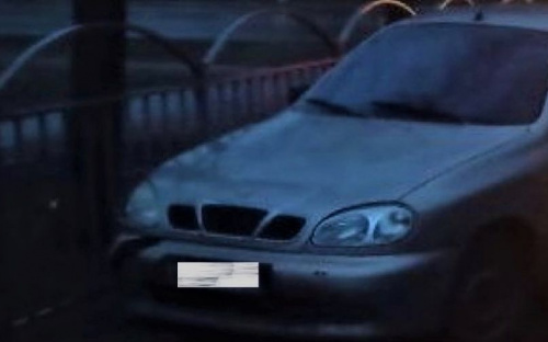 В Мариуполе водитель врезался в ограду и бросил автомобиль