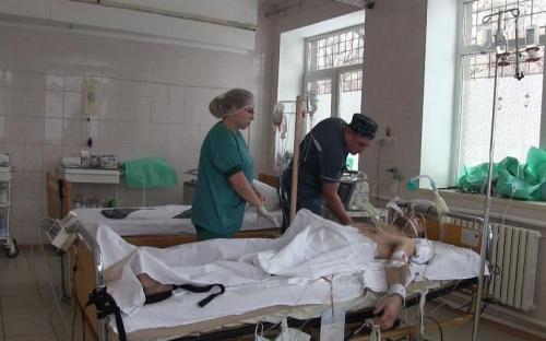 Врачи семь часов боролись за жизнь раненного под Мариуполем российского диверсанта (ВИДЕО)