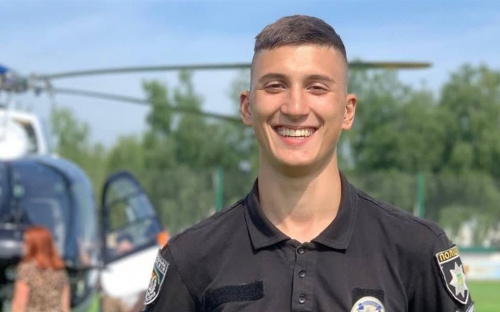 Поліціянт з Маріуполя, поки відновлюється після полону, збирає гроші на дрони
