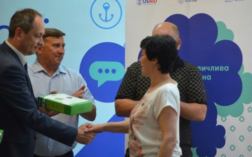 Мариупольские врачи будут без порезов анализировать состояние крови пациентов (ФОТО)