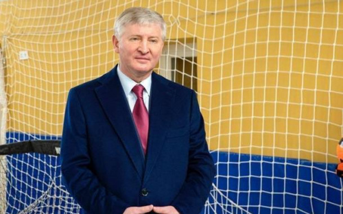 Підприємства СКМ Ріната Ахметова, його благодійний фонд і ФК 
