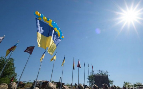 Над неподконтрольной Донетчиной в воздух поднялся украинский флаг