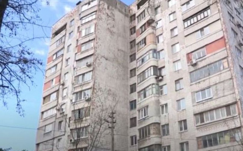 В мариупольской многоэтажке планируют изготавливать протезы? Жители дома возмущены