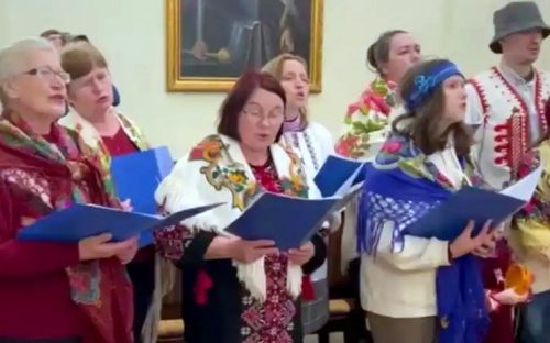 Переселенці з Маріуполя у Львові заспівали сучасну колядку