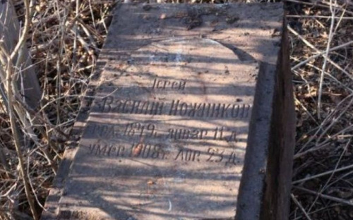 В мариупольском Некрополе нашли старинные плиты, которые добавили новых загадок