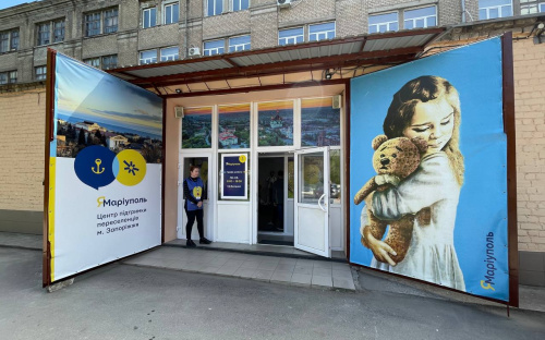 Вежа, море, драмтеатр - у Запоріжжі з’явився мурал, присвячений Маріуполю