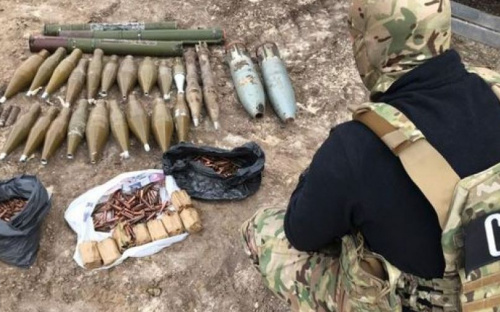 На Донетчине прятали тысячи единиц оружия и боеприпасов  
