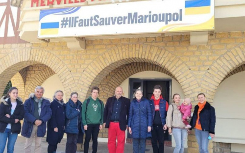 «Мы должны спасти Мариуполь»: во французской коммуне поддержали украинский город