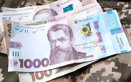 Кому выдадут денежные премии ко Дню защитников и защитниц Украины?